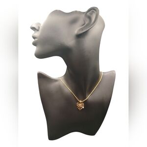 🏷 Nina Ricci Gold Leaf Pendant Necklace